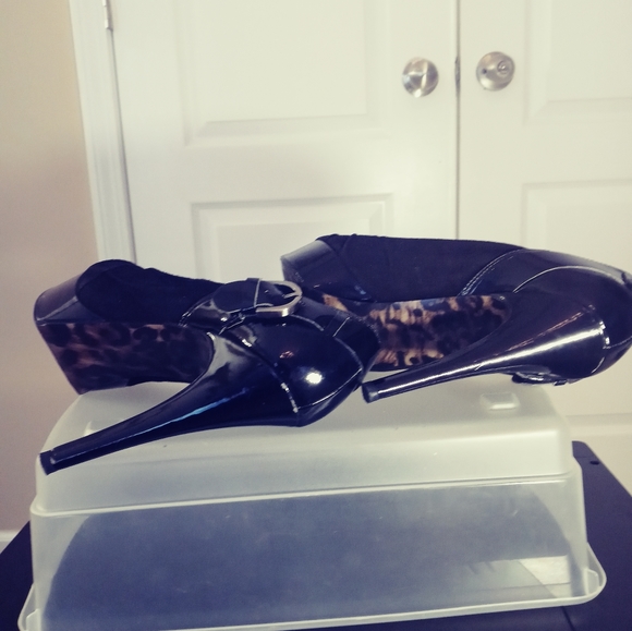 Guess Women's Black Heels - Picture 6 of 13